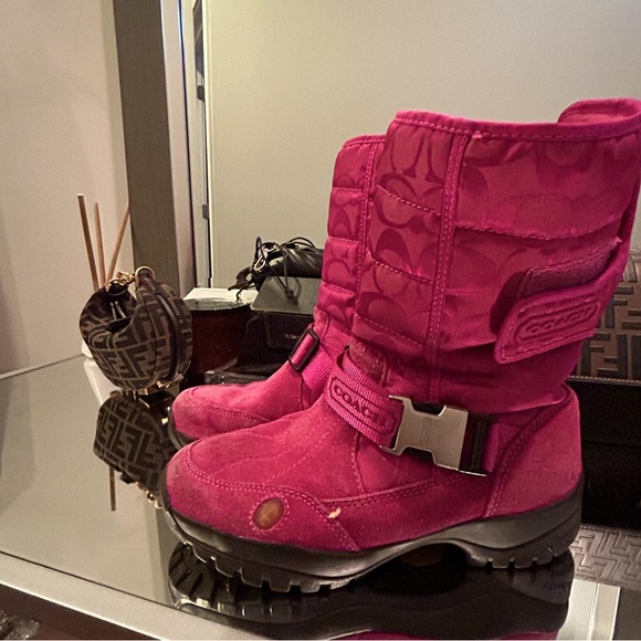 USED COACH Snow Boots sz 8.5 - Picture 1 of 5
